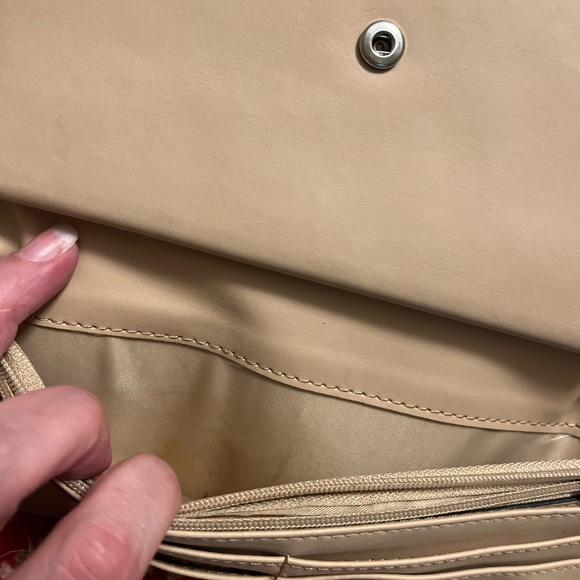 Guess Wallet - Picture 13 of 16